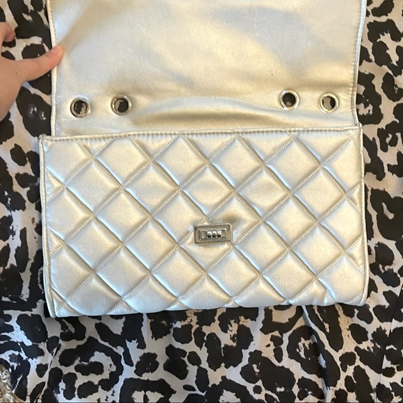 Beautiful MMS Design Studio silver quilted clutch with twist lock ❤️ - Picture 6 of 15